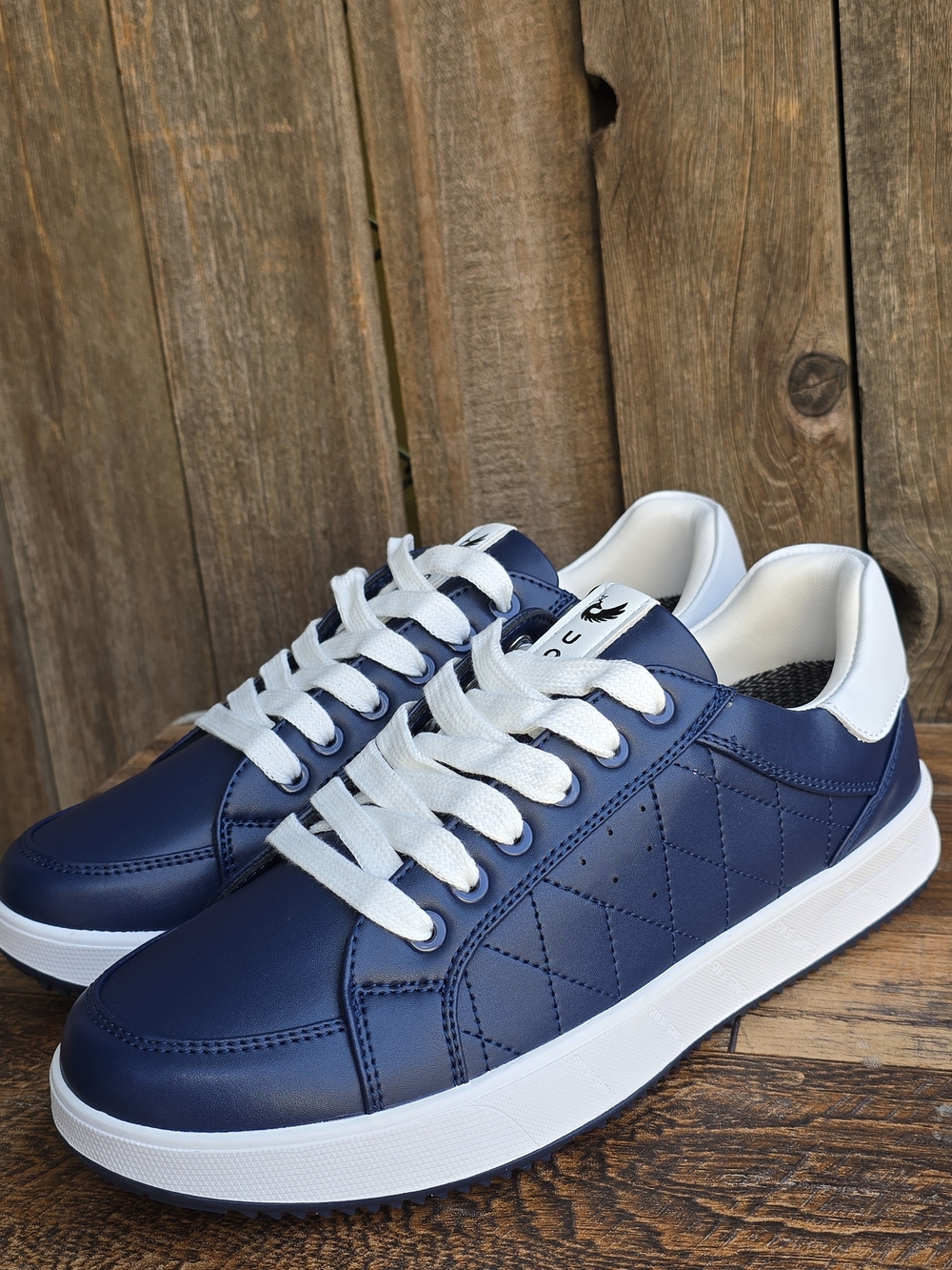 Men's Golf Navy Blue Low Top Sneakers with White Accents Size 7